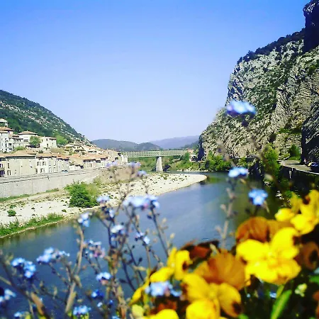 Les Montades D'hotes Bed & Breakfast