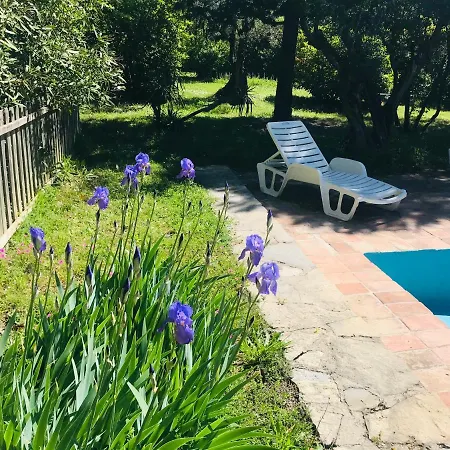 Les Montades D'hotes 住宿加早餐酒店 3*