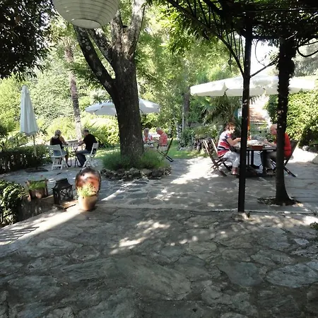 Les Montades D'hotes Bed & Breakfast Anduze