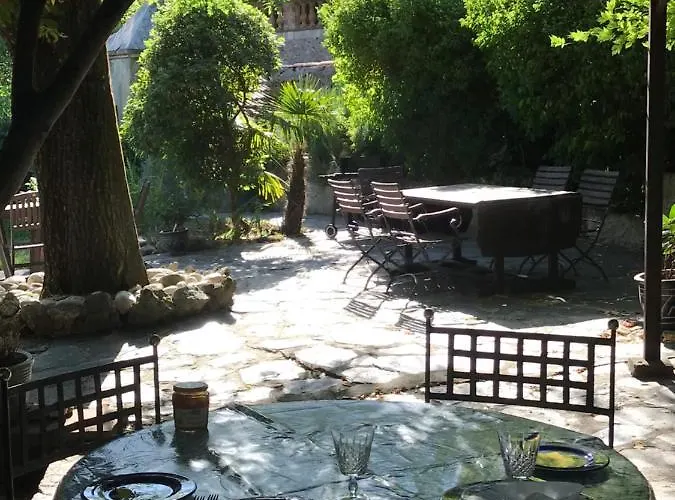 Les Montades D'hotes فندق مبيت وإفطار 3*