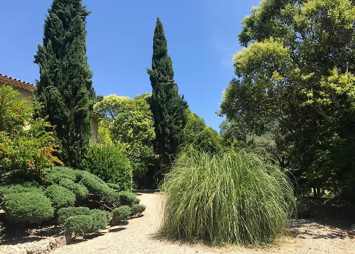 Les Montades D'hotes Bed & Breakfast 3*