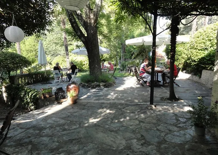Les Montades D'hotes Bed & Breakfast Anduze